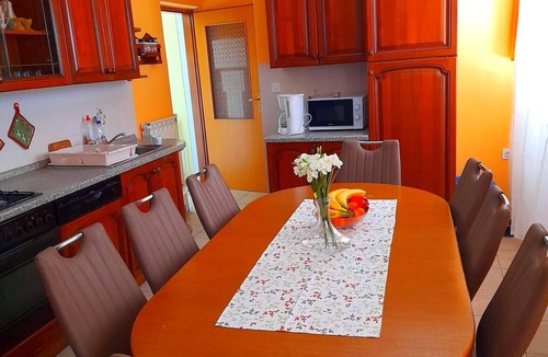 Kampor Apartment | Spacious And Sunny Apartment, Island Rab