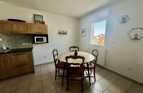 Courseulles-sur-Mer Apartment | Spacious apartment - Balcony - 50m from the beach