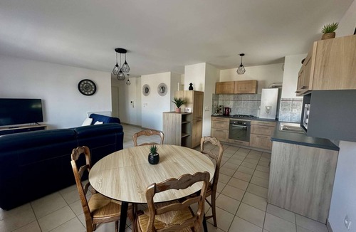 Courseulles-sur-Mer Apartment | Spacious apartment - Balcony - 50m from the beach