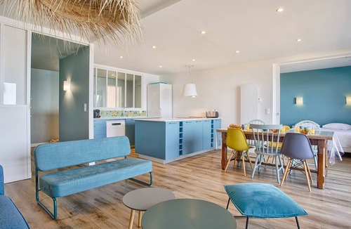 Le Home Apartment | Spacious apartment, sea view - 8 guests
