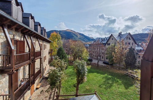 Taull Apartment | Spacious apartment with garden Cosmos 1
