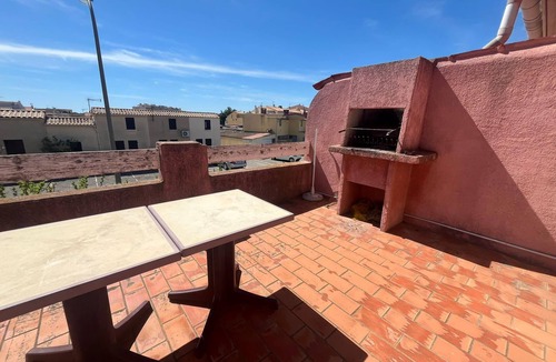 Port-la-Nouvelle Apartment | Spacious apartment with lovely terrace