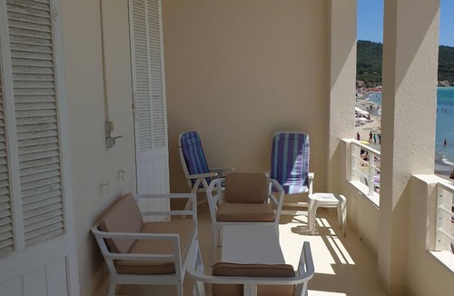 Les Lecques Apartment | Spacious apartment Unobstructed View Of Mediterranean Sea In The Heart Of The Village