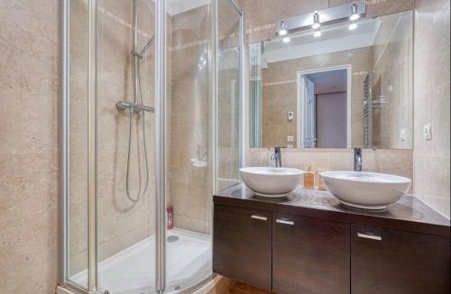 Charenton-le-Pont Apartment | Spacious apartment near Bercy 2 Shopping Center with Balcony and Free Parking