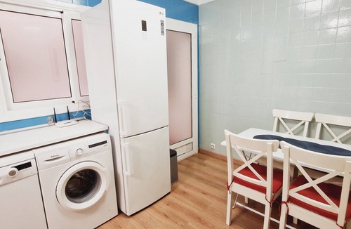 Lloret Town Center Apartment | Spacious apartment for 8 people on the seafront of LLoret de Mar, with spectacular views of the sea. Free WIFI. Excellent location ideal for groups of young people and families. Vivalidays Rosalia.