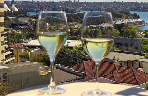 Darlinghurst Apartment | Spacious apartment with stunning harbour view