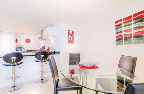 Newquay City Centre Apartment | Spacious apartment, breathtaking sea views, private secure parking.