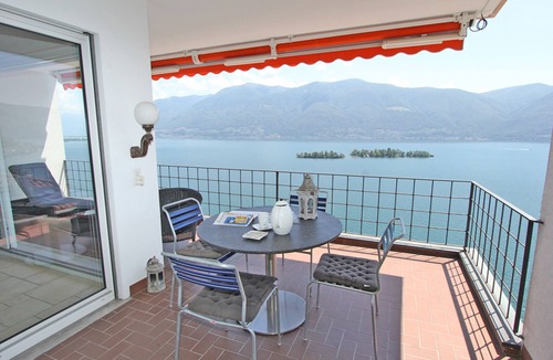 Ronco sopra Ascona Apartment | Spacious apartment with magnificent panoramic views of the Brissago Islands
