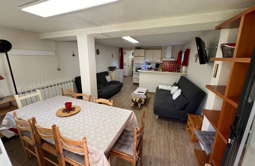 Pra Loup Apartment | Spacious apartment for 8, garden and WIFI, near shops in Pra Loup