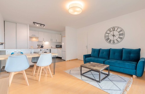 La Madeleine Apartment | Spacious apartment with parking and balcony!