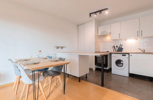 La Madeleine Apartment | Spacious apartment with parking and balcony!