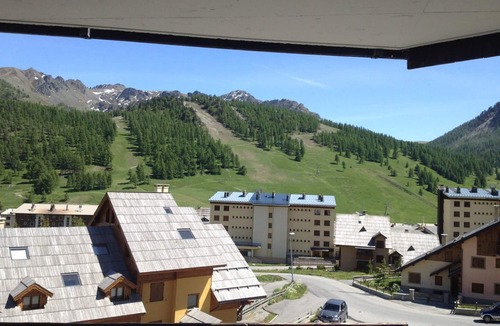 Montgenevre Apartment | Spacious apartment for 7 near slopes, pets allowed