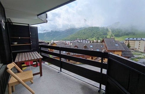Montgenevre Apartment | Spacious apartment for 7 near slopes, pets allowed