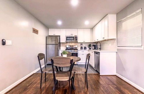 Neartown Apartment | Spacious Apartment Home 6 minutes from Medical Center!