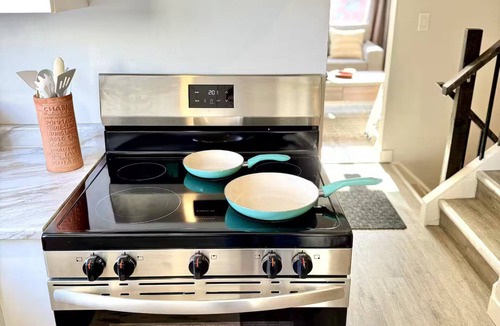 Chatham-Kent Apartment | Spacious Apartment in DT Chatham