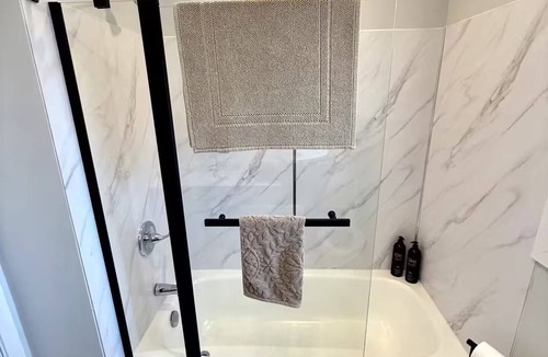 Chatham-Kent Apartment | Spacious Apartment in DT Chatham