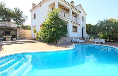 Canyelles Apartment | Spacious Apartment in Canyelles with Private Pool