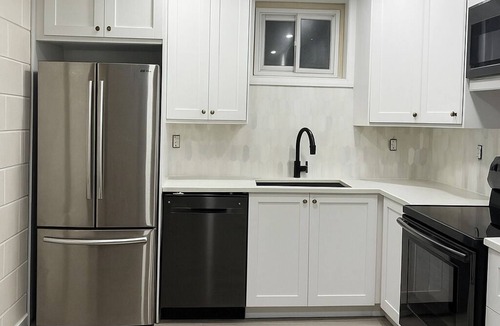 Windfields Apartment | Spacious Apartment in Toronto