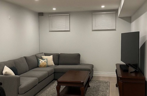 Windfields Apartment | Spacious Apartment in Toronto