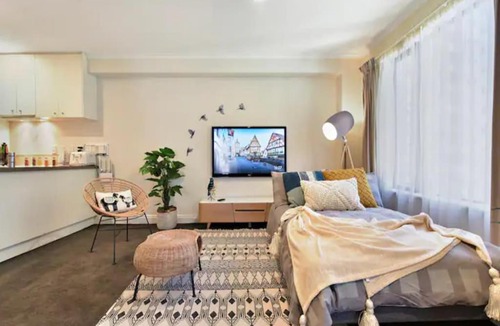 Auckland Central Business District Apartment | Spacious Apartment in Central Auckland