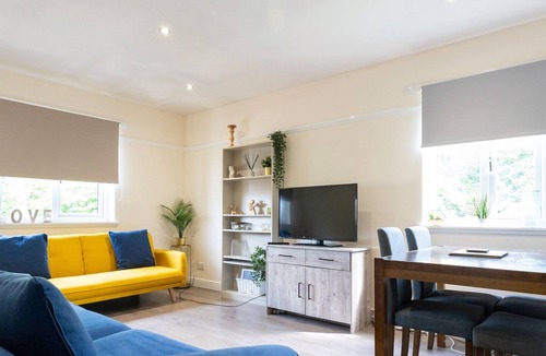 Alloa Apartment | Spacious Apartment in Clackmannanshire