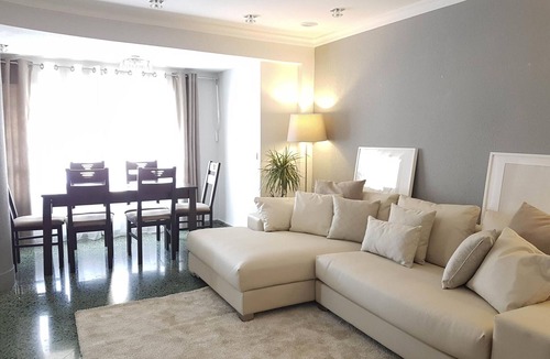 Arrancapins Apartment | Spacious apartment in central Valencia with wifi