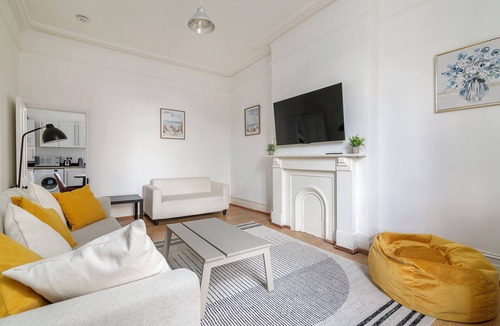 Brixton Apartment | Spacious apartment in London