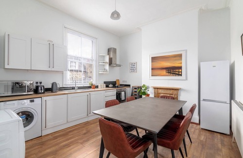 Brixton Apartment | Spacious apartment in London
