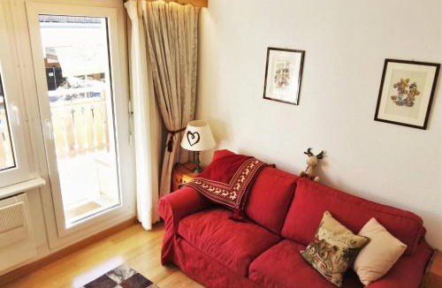 Noes Apartment | Spacious Apartment in Lens with Mountain View
