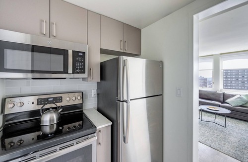 Prudential - St. Botolph Apartment | Spacious Apartment in Luxury Back Bay Building