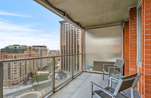 Prudential - St. Botolph Apartment | Spacious Apartment in Luxury Back Bay Building