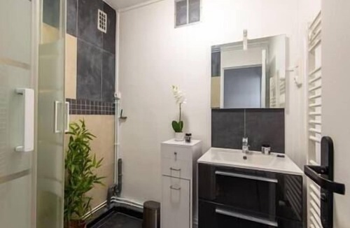 Chatillon Apartment | Spacious apartment just outside Paris