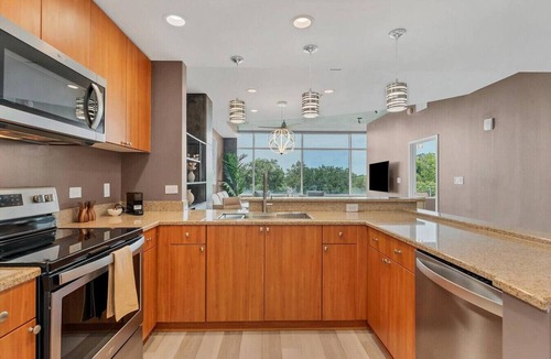 South Eola Apartment | Spacious Apartment Masterfully Decorated