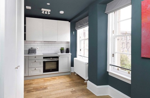 West End Apartment | Spacious Apartment next to West End