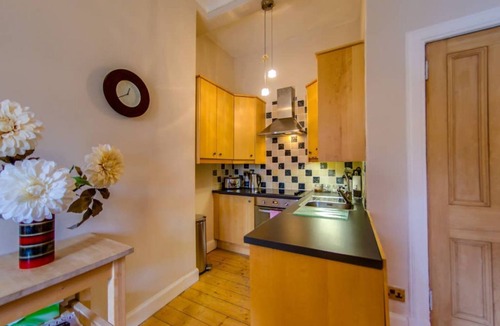 Marchmont Apartment | Spacious Apartment next to The Meadows