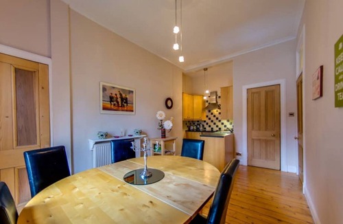 Marchmont Apartment | Spacious Apartment next to The Meadows