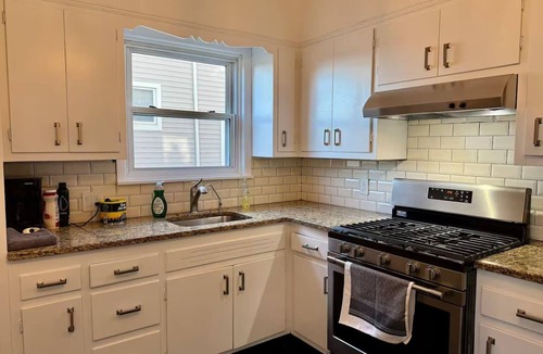 Edgewater House | Spacious apartment near NYC