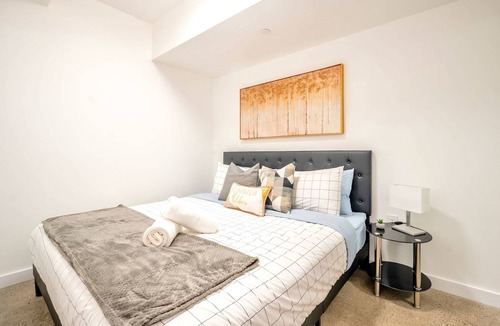 Downtown Toronto Apartment | Spacious Apartment Near Downtown in Regent Park