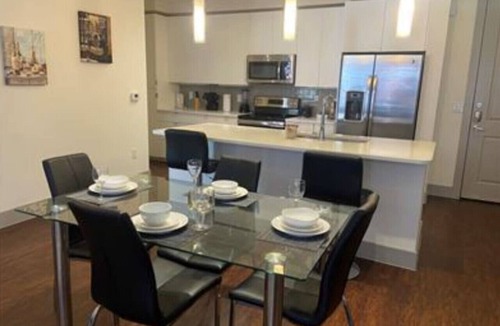 The Galleria Apartment | Spacious apartment near Galleria