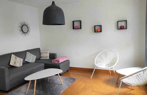 Deville-les-Rouen Apartment | Spacious apartment Rouen