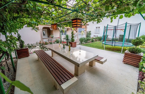 Skatari Apartment | Spacious Apartment Sunčica