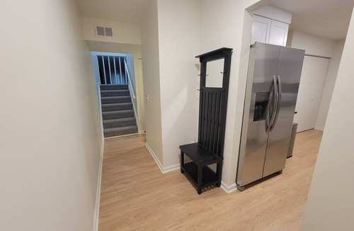 Drayton Apartment | Spacious Apartment With 2-King Master Bedroom Suits