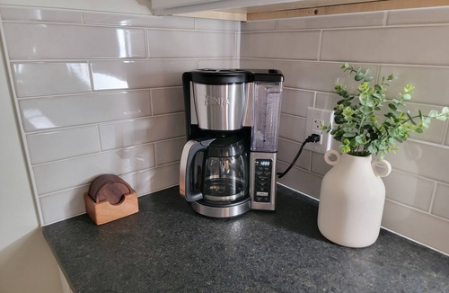 Drayton Apartment | Spacious Apartment With 2-King Master Bedroom Suits