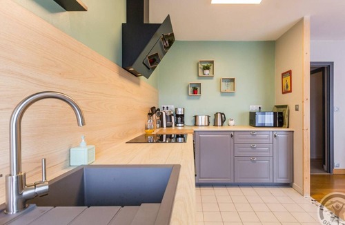 Granville Apartment | Spacious apartment with sunny balcony in Granville