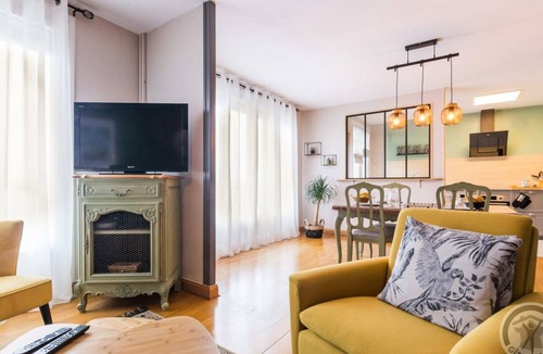 Granville Apartment | Spacious apartment with sunny balcony in Granville
