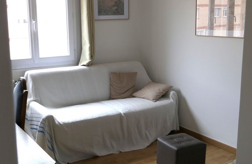 Les Platanes Apartment | Spacious apartment with lovely balcony