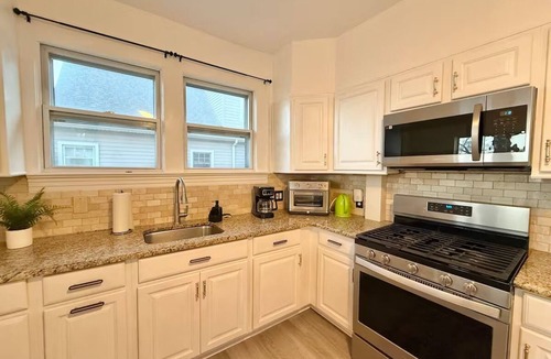 Edgewater House | spacious apartment with NYC views