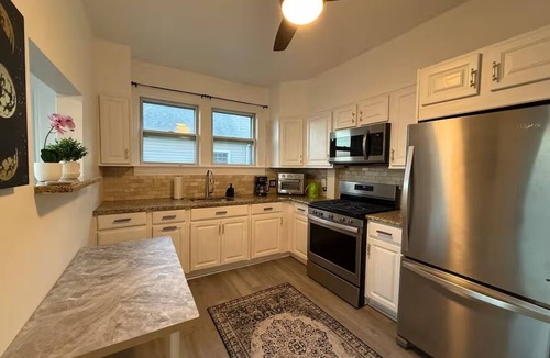 Edgewater House | spacious apartment with NYC views