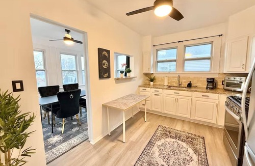 Edgewater House | spacious apartment with NYC views