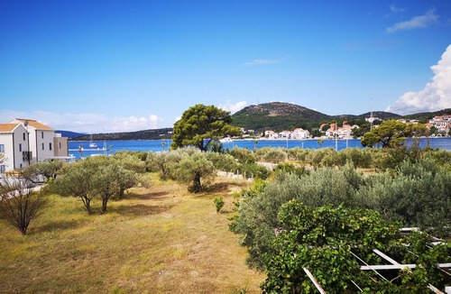 Slano Apartment | Spacious apartment with beautiful marina and sea views
